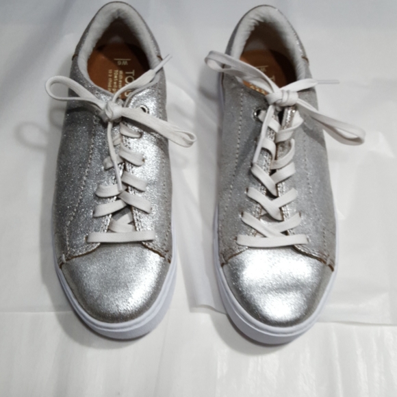 Toms Shoes - NEW! Toms Lace Up Casual Tennis Shoes